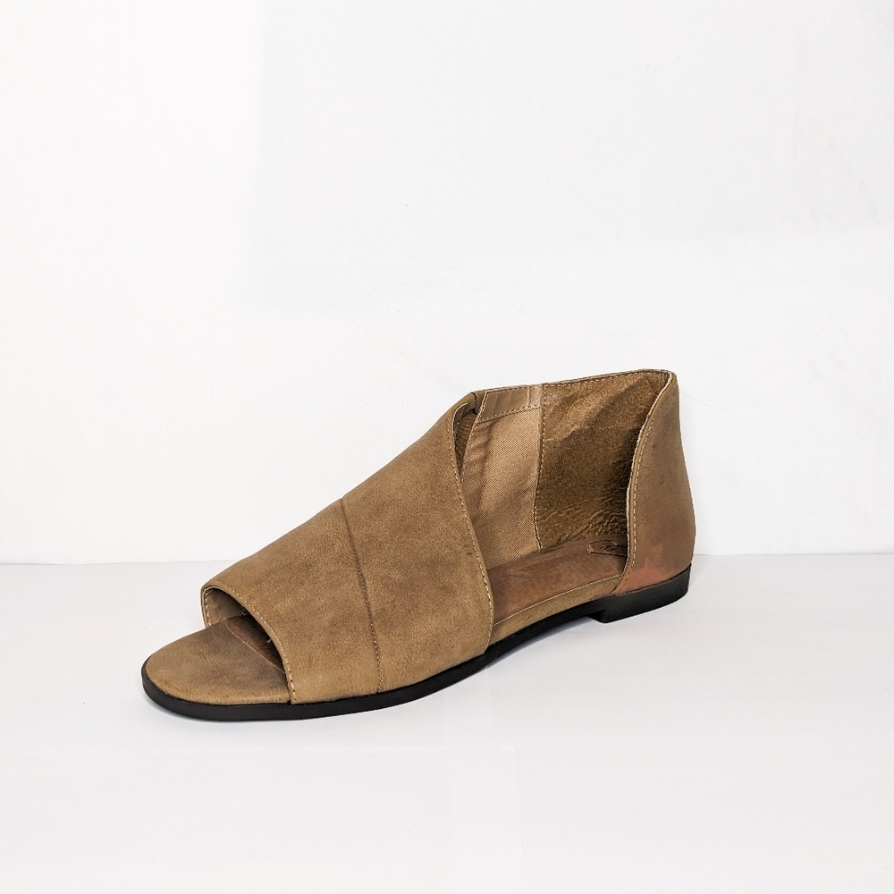 Madeline Women's Reveal Flat Sandals